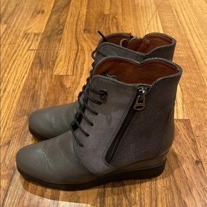 Hispanitas Lydia soft grey leather boots size 5